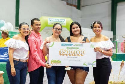 Participantes en una jornada de bingo comunitario, fotografía 5